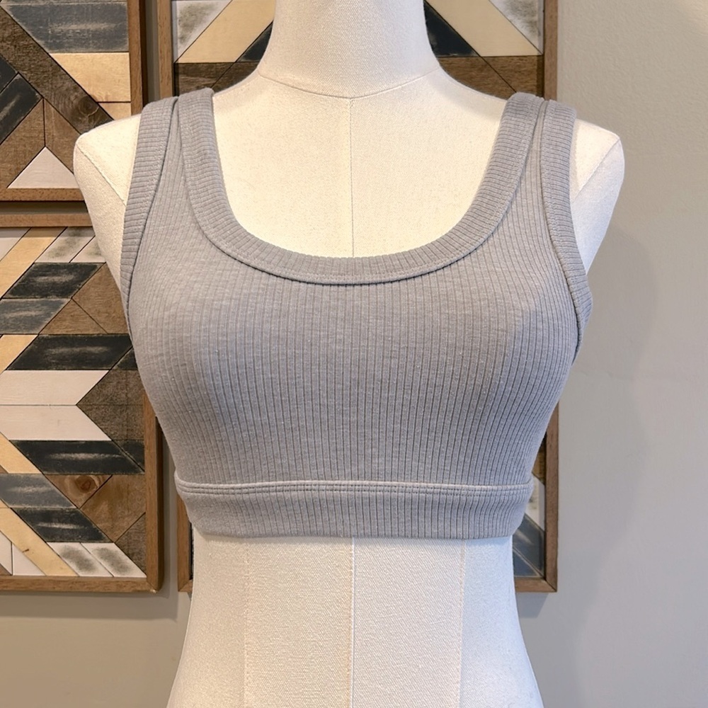 ALO Yoga Ribbed Scoop Neck Sports Bra - Light Gray